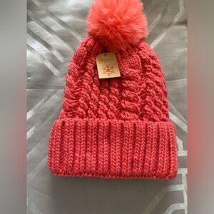 Women’s beanie pom Pom